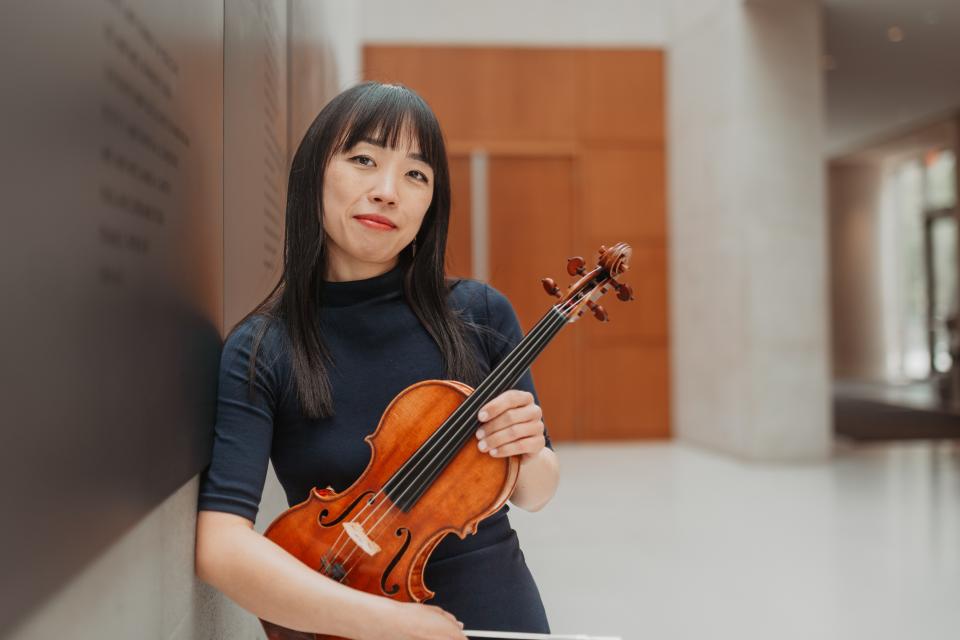 A portrait of Jessica Lee with her violin at Ƶ. 